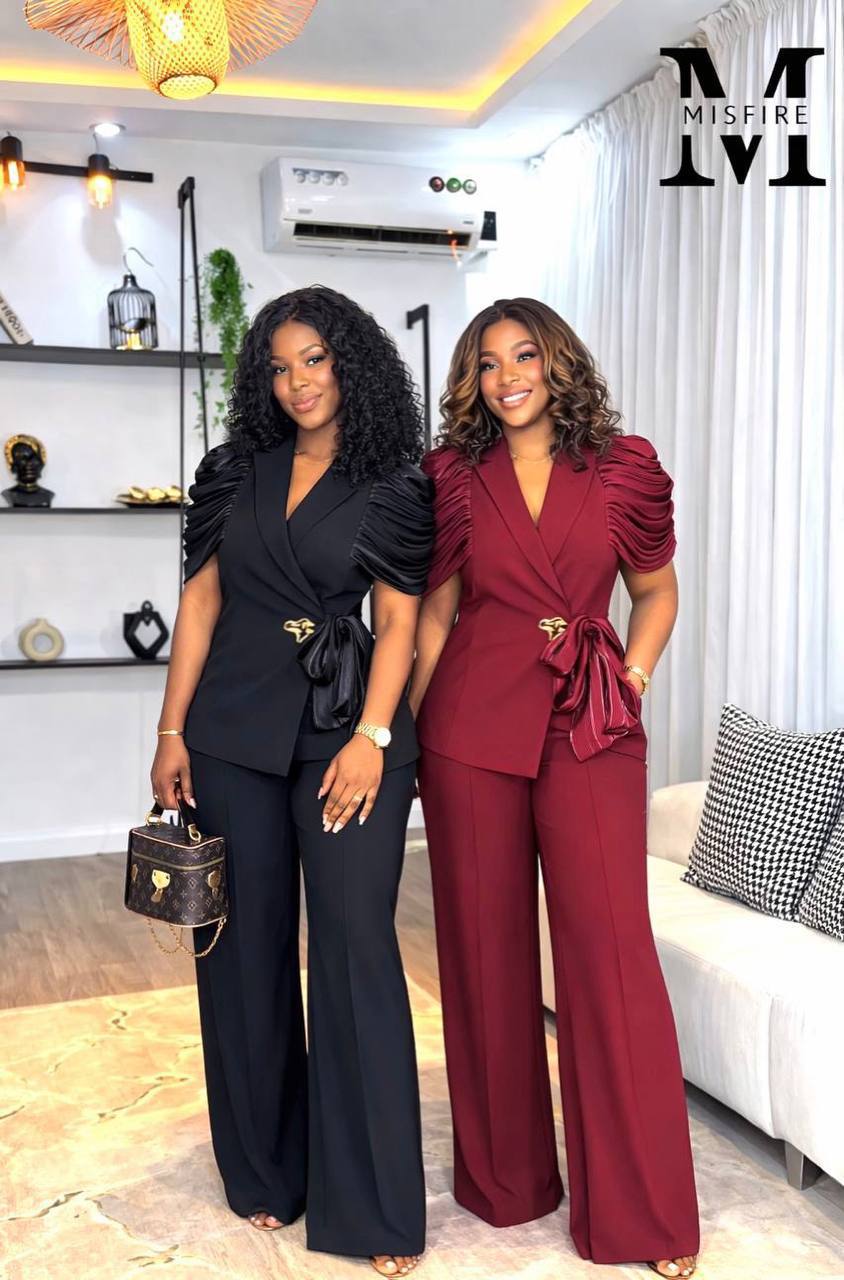 Jen Shopping est une boutique en ligne spécialisée dans la mode féminine. Nous sélectionnons avec soin des tenues élégantes et tendance pour sublimer chaque femme au quotidien.