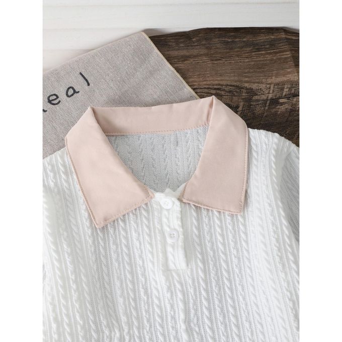 Ensemble chic garçon – polo blanc et pantalon beige