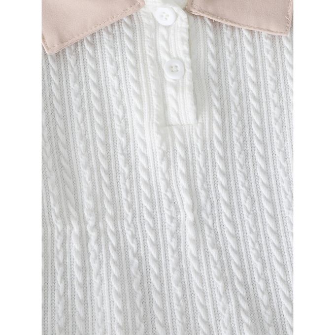 Ensemble chic garçon – polo blanc et pantalon beige
